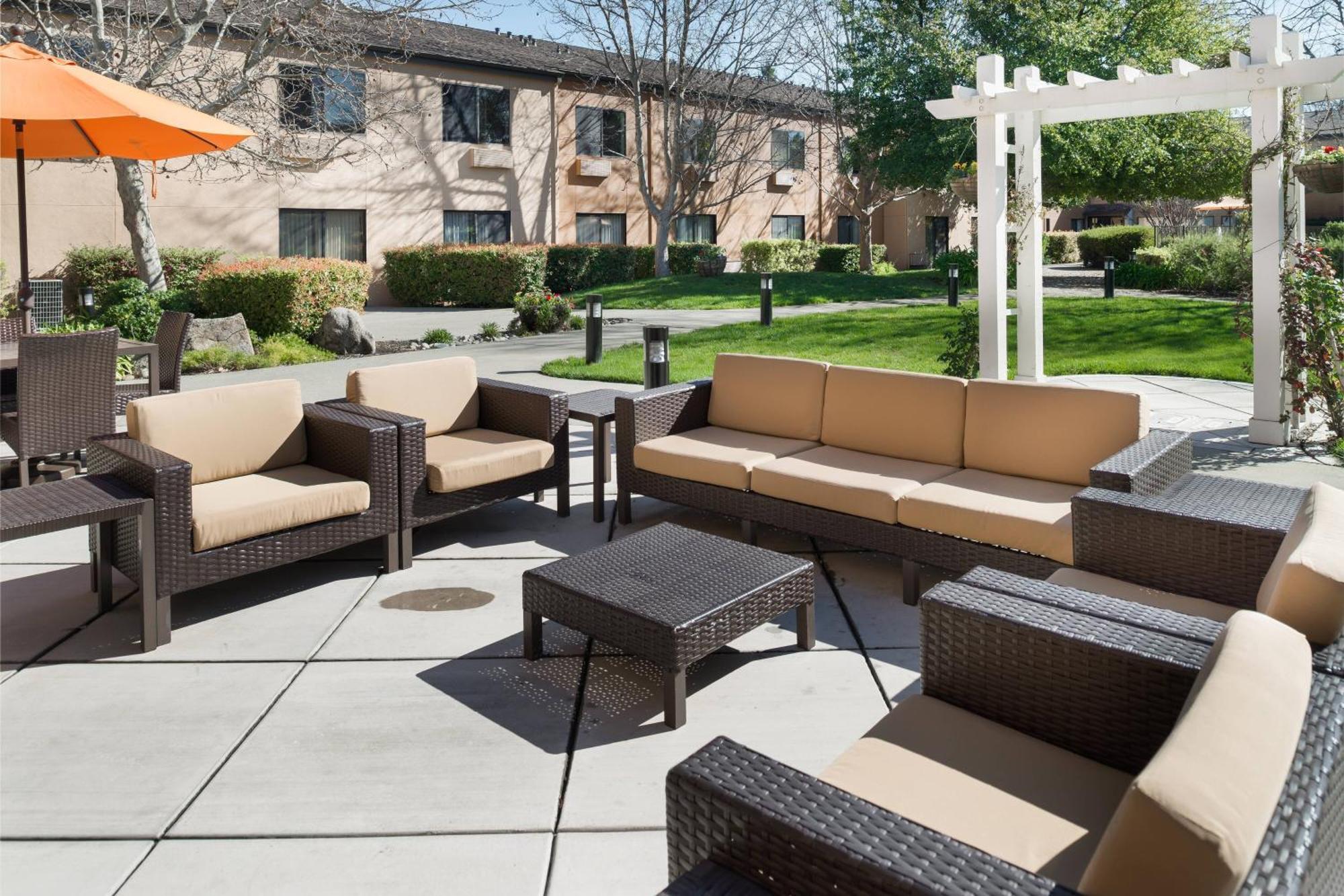 Courtyard By Marriott Hotel